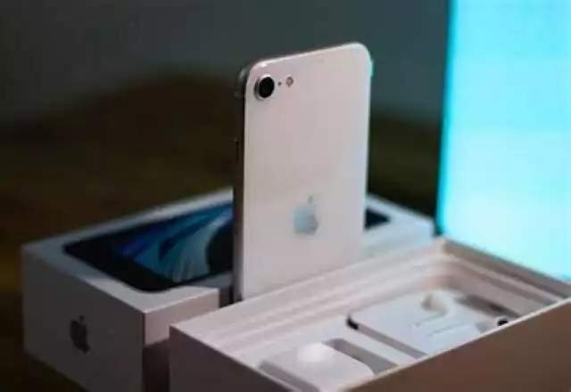 iPhone SE 2022 to telefon z obsługą 5G w shippingCost