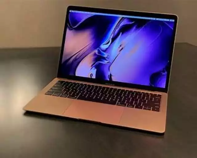 Kolorowy MacBook Air ukaże się pod koniec tego roku w weight