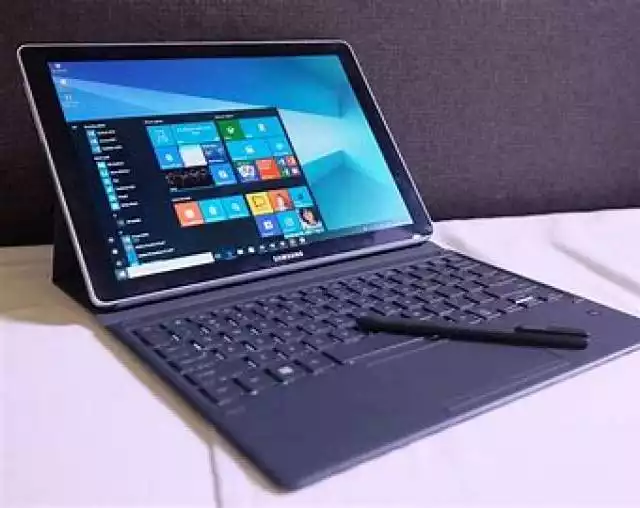 Laptop Samsung Galaxy Book Go w model