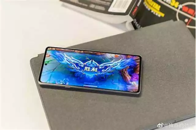 Moto Edge X30 to telefon który jest już dostępny w sprzedaży  w model