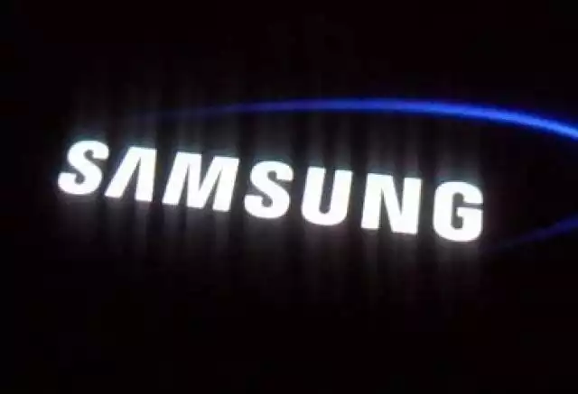 Samsung Galaxy Z Fold4 w handling_time_label