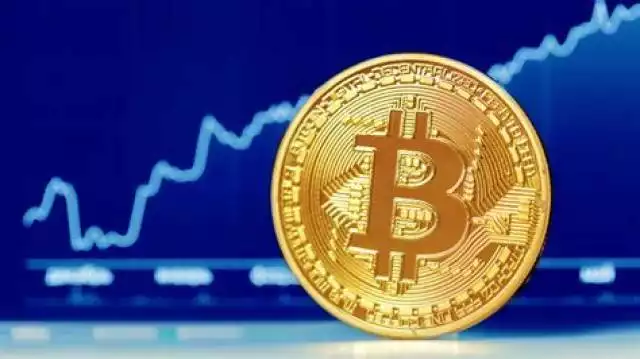 Wartość Bitcoin po raz pierwszy przekracza próg 50000 USD    w EAN