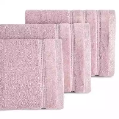 Klasyczny ręcznik kąpielowy z chłonnej tkaniny bawełnianej o splocie frotte. Minimalistyczna bordiura z weluru z dodatkiem lśniącej,  metalicznej nici. szerokość: 30 cm,  długość: 50 cm,  kolor: liliowy,  Gramatura: 500 GSM,  Skład: 100% bawełna; 99.2% bawełna 0.8% nić metaliczna