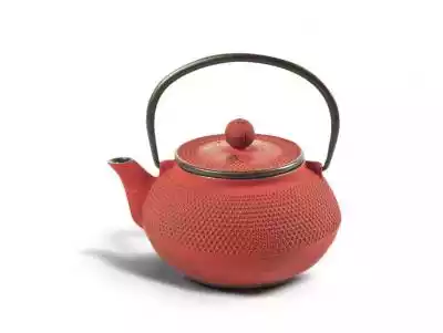 Wysoko jakościowy żeliwny czajnik czerwonego koloru,  wewnętrzna część czajnika jest emaliowana. Dzięki żeliwu,  z którego jest wykonany,  dłużej utrzymuje temperaturę napoju i przez długi czas zachowuje świeżość i smak .