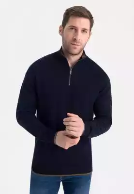 Czym się wyróżnia: 
bawełniany sweter ze stójką (100 % bawełny) 
stójka zapinana na metalowy zamek 
stójka od wewnątrz wykończona paskiem w ciemnym kolorze 
rękawy i plecy gładkie,  przód swetra posiada strukturę 
rękawy i pas wykończony ściągaczem z kolorowym pask