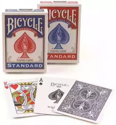 Najbardziej popularne karty na świecie! Karty idealne zarówno do pokera,  magicznych sztuczek jak i pozostałych gier. Każda talia wykonana jest z własnego,  unikatowego papieru oraz powlekana specjalistycznym tworzywem. Dzięki temu klienci od wielu lat ufają produktom Bicycle. Wyłączną cec