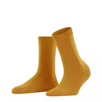 Przytulne skarpetki Cosy Wool zapewniają Twoim stopom wyjątkowy komfort noszenia. Znakomita kompozycja materiałów z delikatną wełną owczą i miękkim kaszmirem rozpieszcza stopy i zapewnia im przyjemne ciepło. Idealny krój FALKE w połączeniu ze wzmocnionymi strefami naprężeń zapewnia optymal