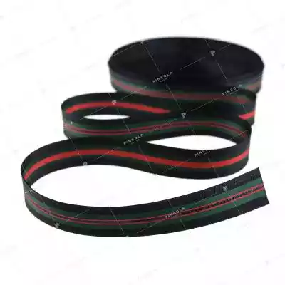 Czarna taśma z wzorem w zielony i czerwony pas używana przy produkcji odzieży,  do wszywania ściągacza w kurtce lub bluzie. Znajduje również zastosowanie w produkcji toreb,  plecaków i nie tylko.Taśma pochodzi z włoskiej pasmanterii Cechy produktu: do produkcji odzieżypołączenie poliestru 