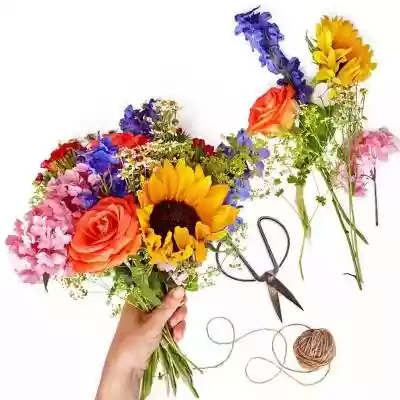 Wybór Florysty - Kolorowy Kompozycja z najpiękniejszych,  lokalnie i sezonowo dostępnych kwiatów Wykonana z pasją i starannością przez doświadczonych florystów Szybka dostawa,  nawet w ten sam dzień Nr produktu: BOU17_105