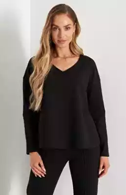 Elegancka bawełniana bluza to propozycja dla kobiet,  które lubią czuć się wygodnie podczas oficjalnych spotkań. Bluza może służyć jako casualowy ciuch,  ale przy doborze odpowiednich dodatków możesz stworzyć niezapomnianą stylizację z jej udziałem.