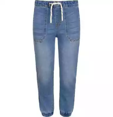 Wygodne rozwiązanieDługie jeansowe spodnie typu jogger dla chłopca. Z lekko zwężaną nogawką,  wykończoną elastycznym ściągaczem i imitacją rozporka z przodu.  Elastyczna talia z gumą w tunelu,  duże kieszenie,  kontrastowe przeszycia,  z tyłu naszywka na kieszeni.Delikatny materiałWykonana