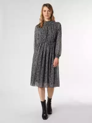 Sukienka marki Betty & Co ma stójkę i minimalistyczny wzór,  dlatego jest uniwersalnym modelem.
