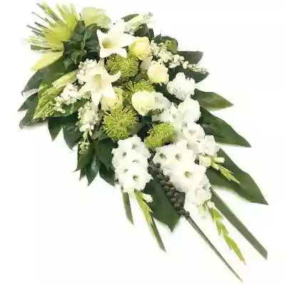 Wybór Florysty - Bukiet kondolencyjny Piękny sposób,  aby wyrazić swoją pamięć o zmarłym. Nie możesz się zdecydować na konkretne kwiaty? Zaufaj naszemu doświadczeniu. Pozwól floryście realizującemu Twoje zamówienie dobrać kwiaty za Ciebie. Nasza kwiaciarnia przygotuje przepiękny bukiet fun