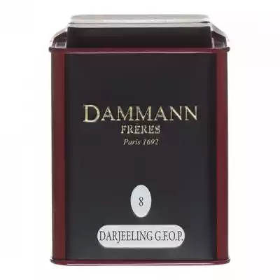 Zbierana u podnóża Himalajów czarna herbata Darjeeling daje napój o bursztynowej barwie z lekkimi nutami dojrzałych owoców. Doskonała filiżanka,  którą można się delektować o każdej porze dnia!Zapakowana w luksusową metalową puszkę. ***Dammann Frères sprzedaje herbatę w Paryżu od 1692