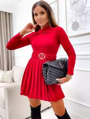 Sukienka elegancka czerwona z półgolfem 