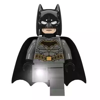 Latarka Batman,  to gadżet przeznaczony dla dzieci od 6 roku życia. Przyda się ona w awaryjnych sytuacjach i ułatwi przeszukanie plecaka czy otwarcie zamka w nocy. 1x bateria w zestawie. UWAGA: Produkt nieprzeznaczony dla dzieci poniżej 3 roku życia.