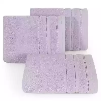 Jednobarwny ręcznik z miękkiej i chłonnej tkaniny bawełnianej o splocie frotte zdobiony kolorową bordiurą w stylu fastrygi. Łatwy w praniu,  nie farbuje. szerokość: 50 cm,  długość: 90 cm,  kolor: liliowy,  Gramatura: 500 GSM,  Skład: 100% bawełna