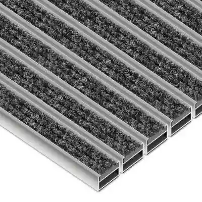 Opis produktuClean Ryps to wewnętrzna wycieraczka aluminiowa z osuszającymi wkładami czyszczącymi osadzonymi w profilach aluminiowych. Cechuje się wysoką wytrzymałością,  a przede wszystkim odpornością są na ścieranie i wygniatanie. Całość wycieraczki połączona jest przy pomocy nierdzewnyc