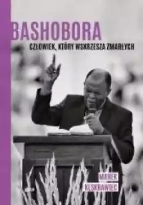 Pewnego dnia w ugandyjskim sierocińcu prowadzonym przez o. Johna Bashoborę zrobił się tumult. Po chwili do jego biura przybiegli pracownicy niosąc na rękach martwe dziecię. - Wziąłem je w objęcia i powtarzałem I love you. I to dziecko ożyło. Wróciło i jest z nami.- fragment książki58 tysię