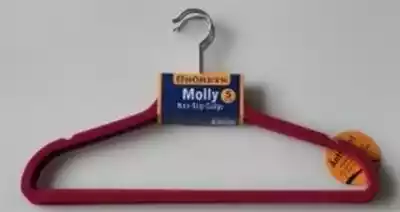 Komplet wieszaków Molly pokrytych materiałem w kolorze fuksji,  który zapobiega zsuwaniu się ubrań. Zestaw zawiera 5 sztuk.